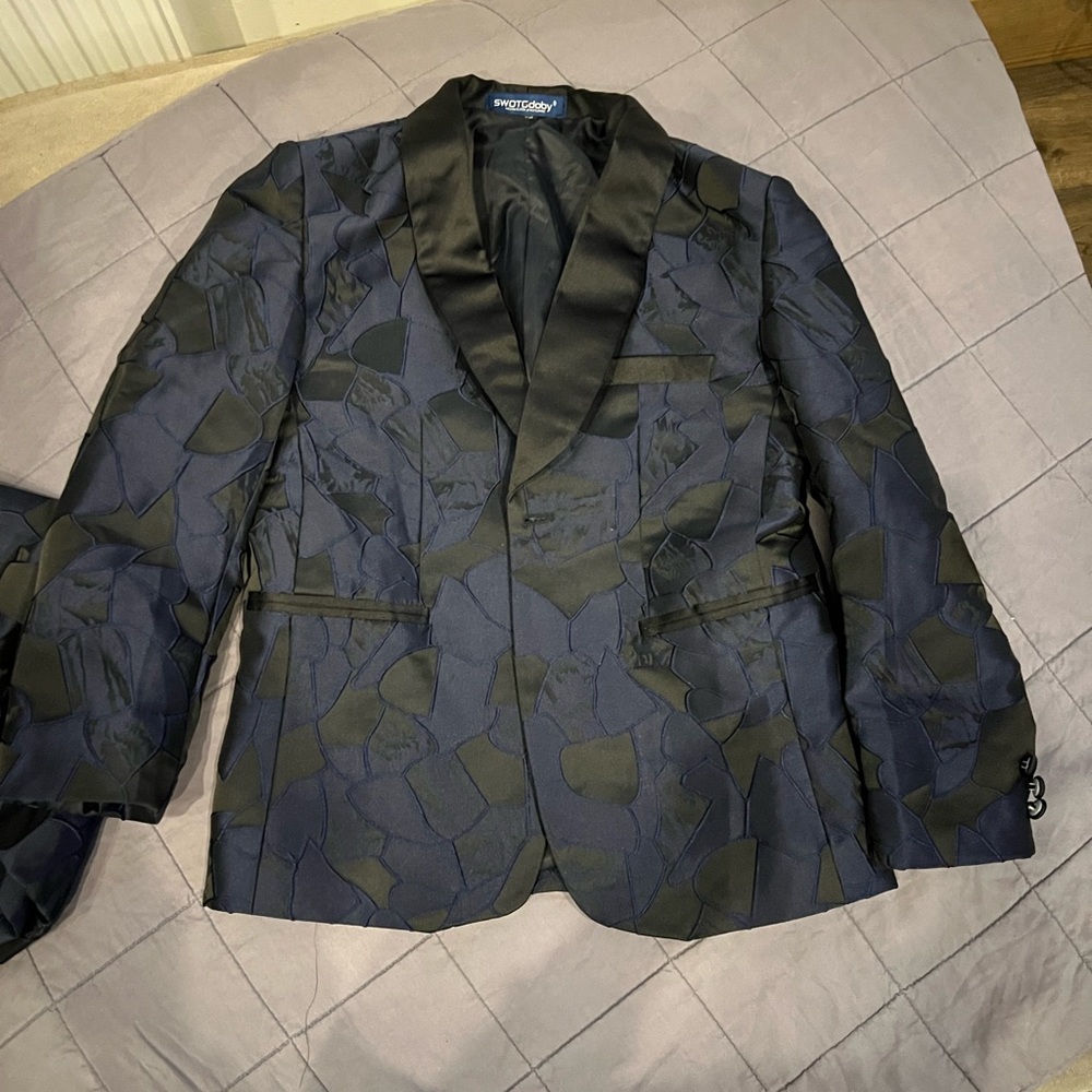 Boys 3 pc suit size 12 with blue/black paisley pattern